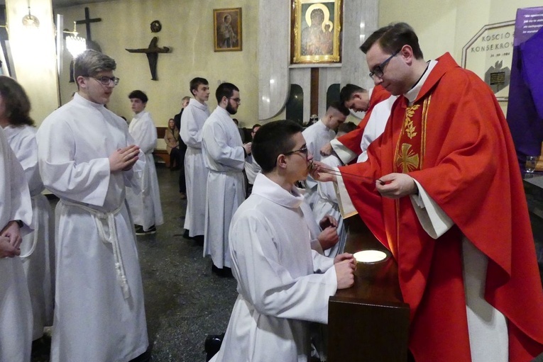 Błogosławieństwo 142 ceremoniarzy i 27 animatorów diecezji w bielskim Sercu 2023