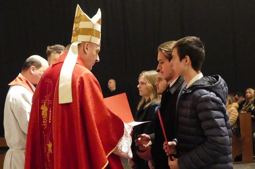 Błogosławieństwo 142 ceremoniarzy i 27 animatorów diecezji w bielskim Sercu 2023
