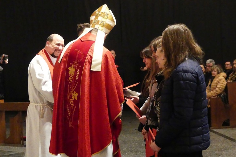 Błogosławieństwo 142 ceremoniarzy i 27 animatorów diecezji w bielskim Sercu 2023