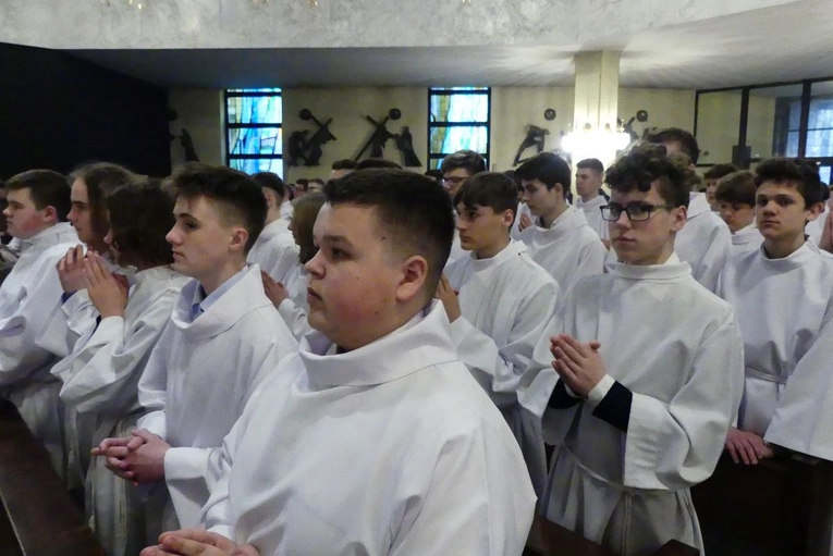 Błogosławieństwo 142 ceremoniarzy i 27 animatorów diecezji w bielskim Sercu 2023