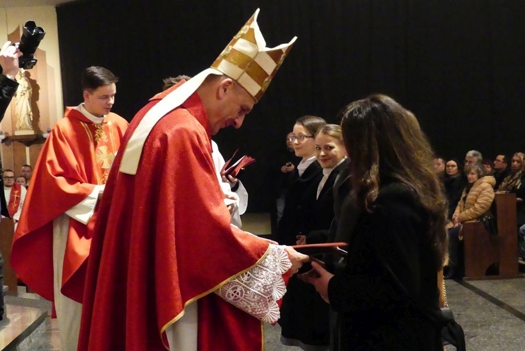 Błogosławieństwo 142 ceremoniarzy i 27 animatorów diecezji w bielskim Sercu 2023