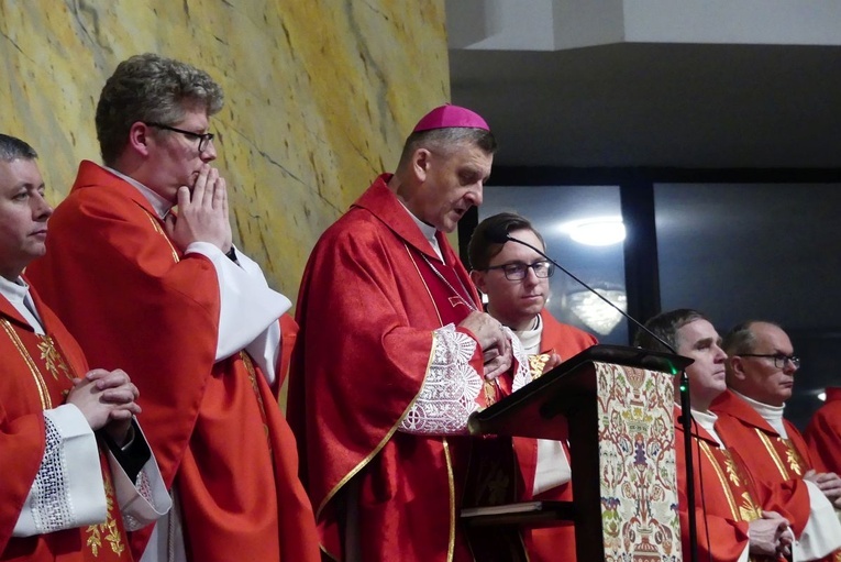 Błogosławieństwo 142 ceremoniarzy i 27 animatorów diecezji w bielskim Sercu 2023