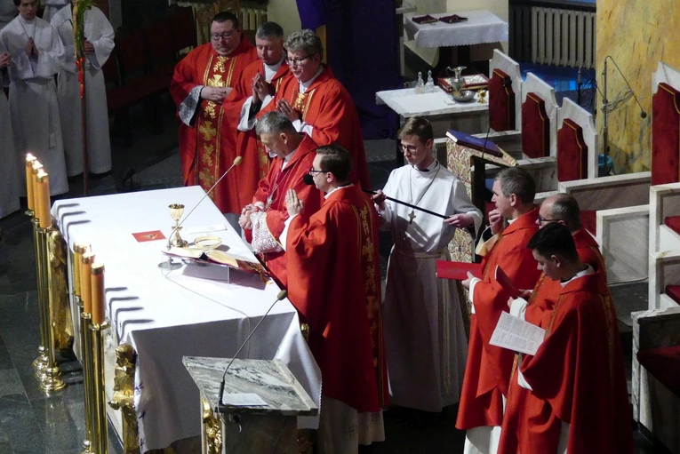 Błogosławieństwo 142 ceremoniarzy i 27 animatorów diecezji w bielskim Sercu 2023