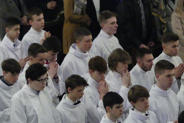 Błogosławieństwo 142 ceremoniarzy i 27 animatorów diecezji w bielskim Sercu 2023