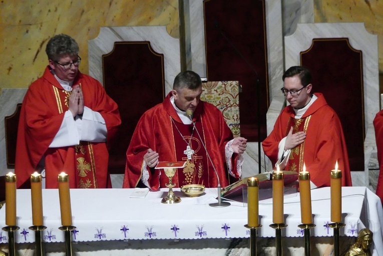 Błogosławieństwo 142 ceremoniarzy i 27 animatorów diecezji w bielskim Sercu 2023