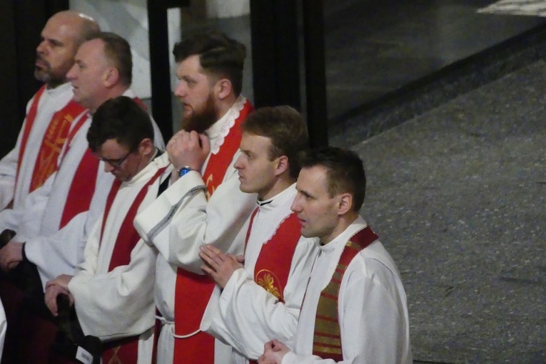 Błogosławieństwo 142 ceremoniarzy i 27 animatorów diecezji w bielskim Sercu 2023