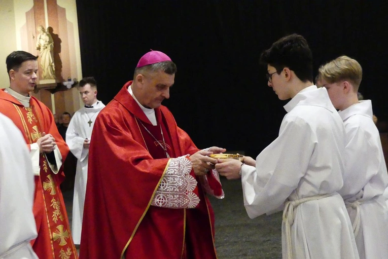 Błogosławieństwo 142 ceremoniarzy i 27 animatorów diecezji w bielskim Sercu 2023