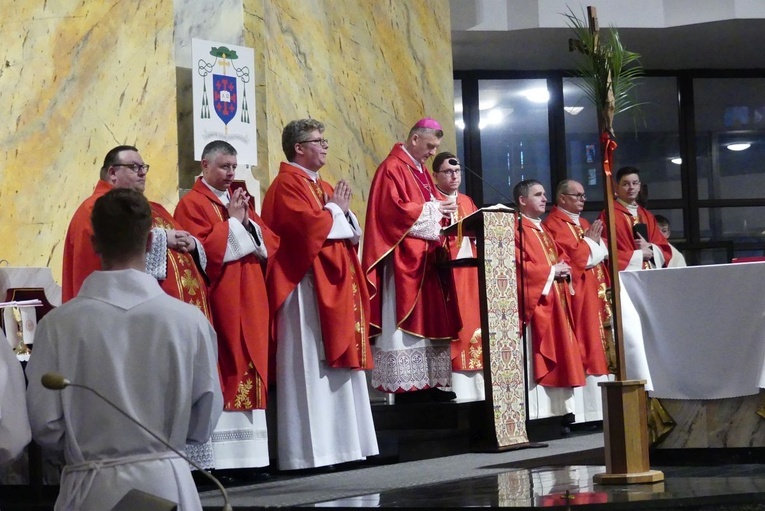 Błogosławieństwo 142 ceremoniarzy i 27 animatorów diecezji w bielskim Sercu 2023