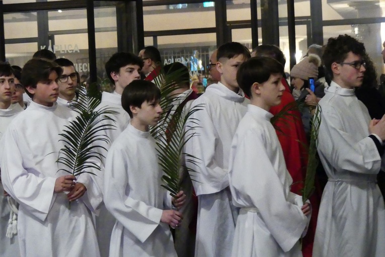 Błogosławieństwo 142 ceremoniarzy i 27 animatorów diecezji w bielskim Sercu 2023