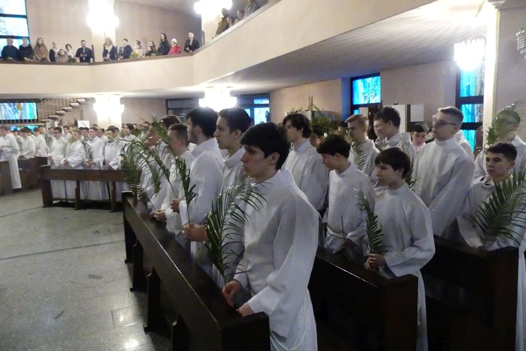 Błogosławieństwo 142 ceremoniarzy i 27 animatorów diecezji w bielskim Sercu 2023