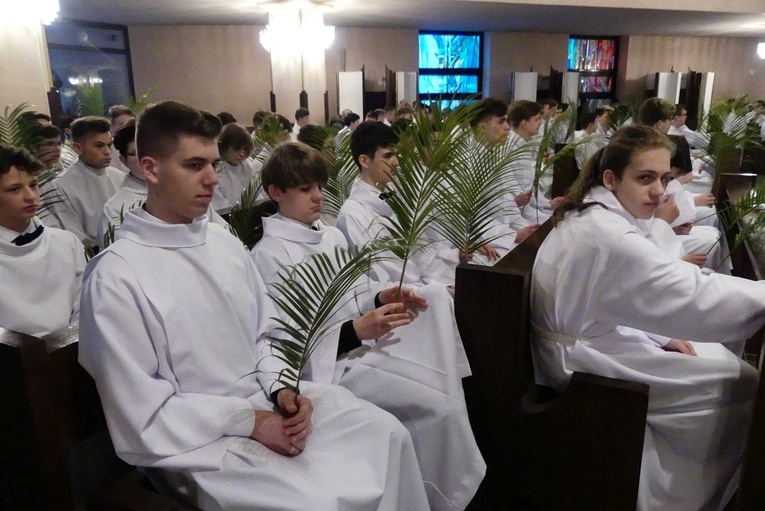 Błogosławieństwo 142 ceremoniarzy i 27 animatorów diecezji w bielskim Sercu 2023