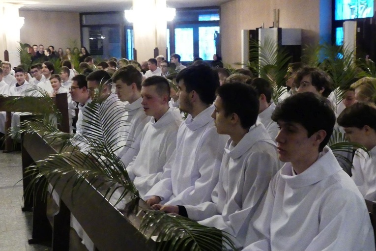 Błogosławieństwo 142 ceremoniarzy i 27 animatorów diecezji w bielskim Sercu 2023