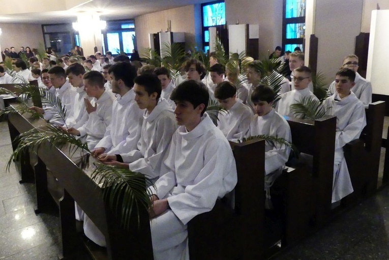 Błogosławieństwo 142 ceremoniarzy i 27 animatorów diecezji w bielskim Sercu 2023