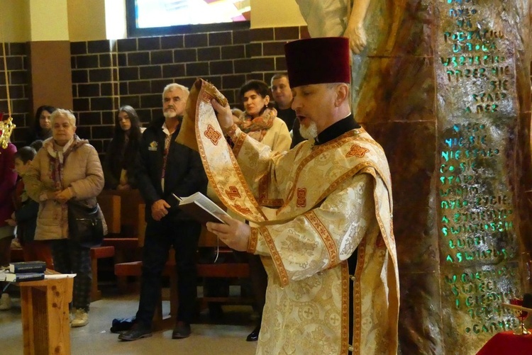 Abp Eugeniusz Popowicz odwiedził greckokatolicki ośrodek duszpasterski na Leszczynach