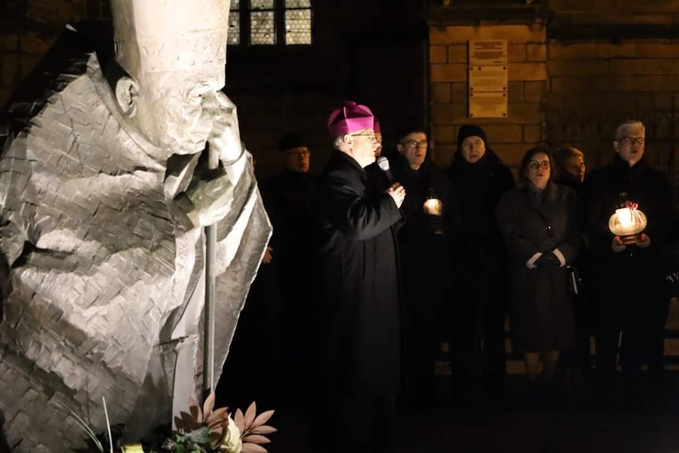 Świdnica. Rocznica śmierci św. Jana Pawła II