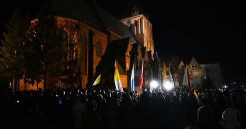 Setki wiernych na apelu papieskim w Koszalinie