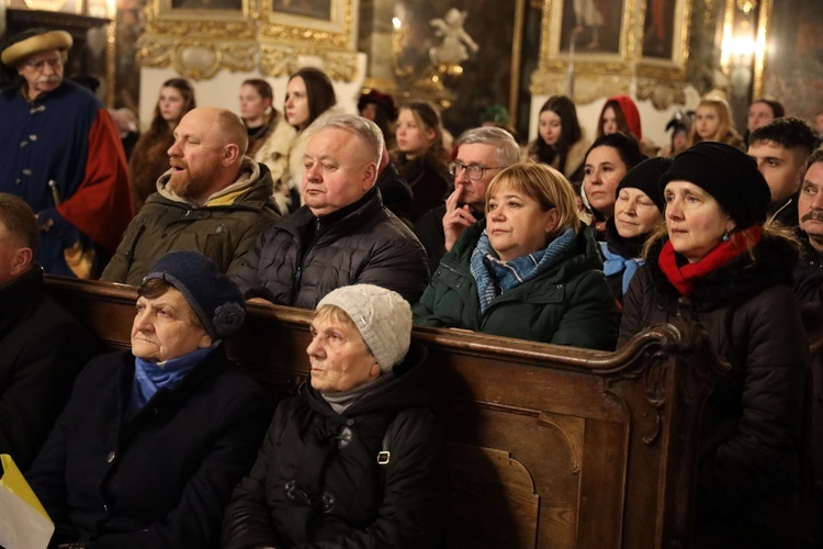 Marsz pamięci upamiętniający 18. rocznicę śmierci św. Jana Pawła II. 