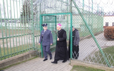 Biskup legnicki odwiedził osadzonych