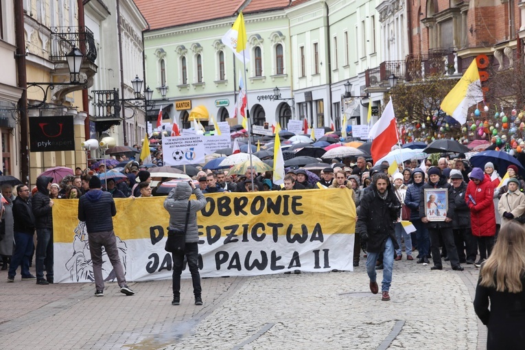 Marsz w obronie dziedzictwa Jana Pawła II