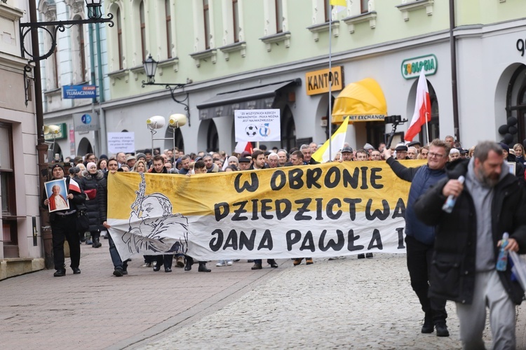 Marsz w obronie dziedzictwa Jana Pawła II