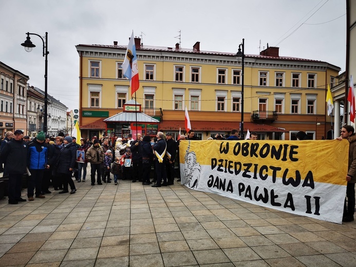 Marsz w obronie dziedzictwa Jana Pawła II