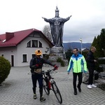 Damian Stawicki wyruszył śladami św. Antoniego ze Starego Bielska przez Kalną 