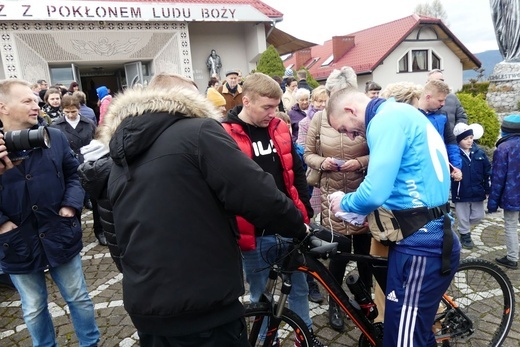 Damian Stawicki wyruszył śladami św. Antoniego ze Starego Bielska przez Kalną 