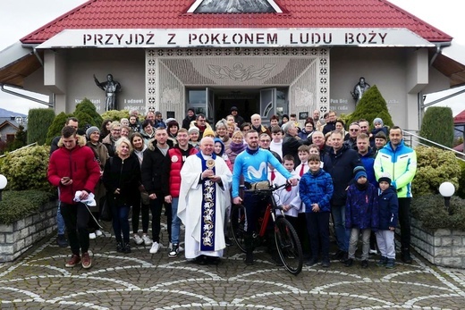 Damian Stawicki wyruszył śladami św. Antoniego ze Starego Bielska przez Kalną 