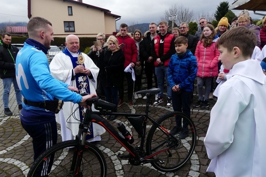 Damian Stawicki wyruszył śladami św. Antoniego ze Starego Bielska przez Kalną 