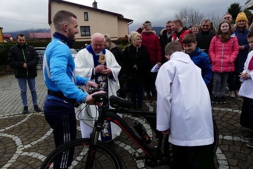 Damian Stawicki wyruszył śladami św. Antoniego ze Starego Bielska przez Kalną 