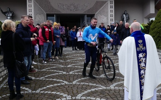 Damian Stawicki wyruszył śladami św. Antoniego ze Starego Bielska przez Kalną 