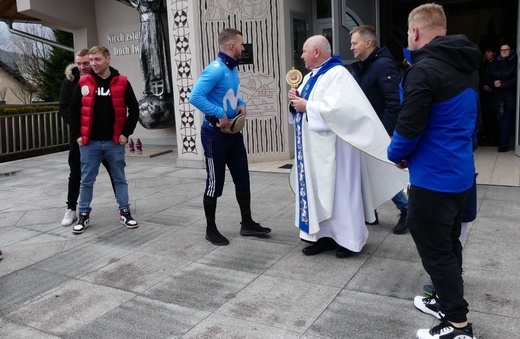 Damian Stawicki wyruszył śladami św. Antoniego ze Starego Bielska przez Kalną 