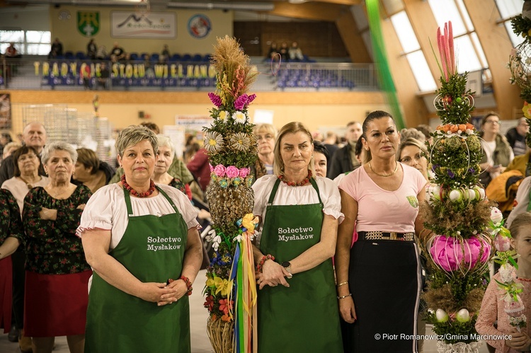 Marcinowice. Biskup na XVI Tradycjach Stołu Wielkanocnego