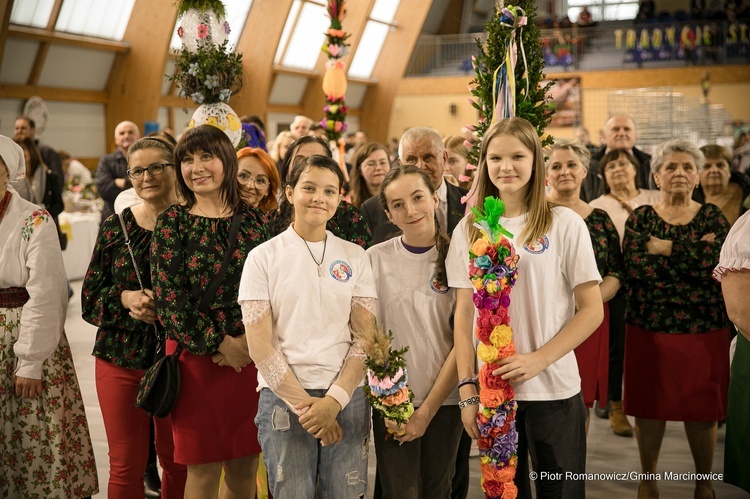 Marcinowice. Biskup na XVI Tradycjach Stołu Wielkanocnego