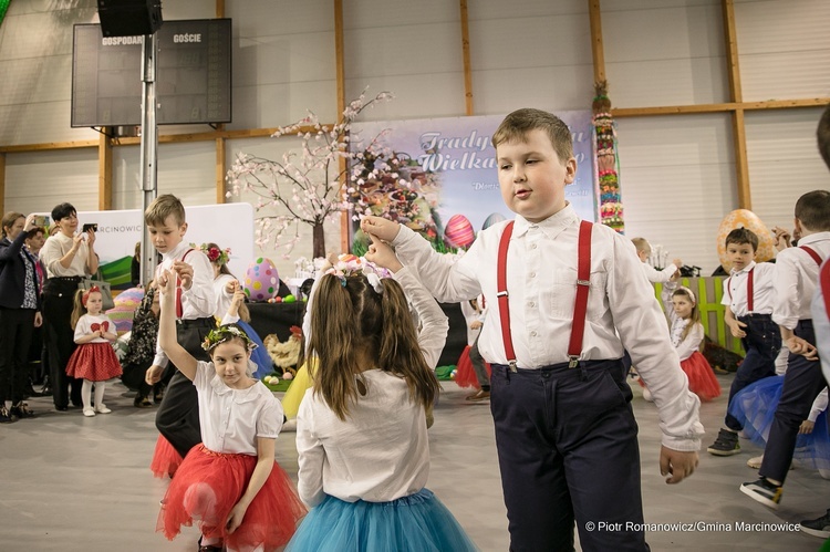 Marcinowice. Biskup na XVI Tradycjach Stołu Wielkanocnego