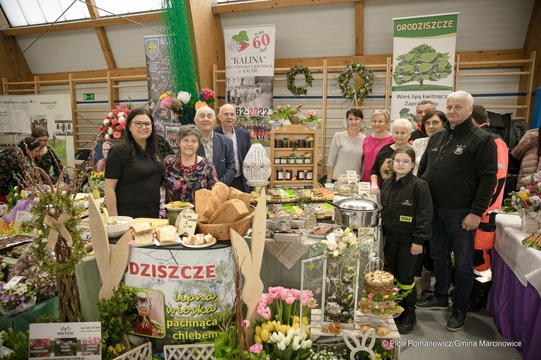 Marcinowice. Biskup na XVI Tradycjach Stołu Wielkanocnego