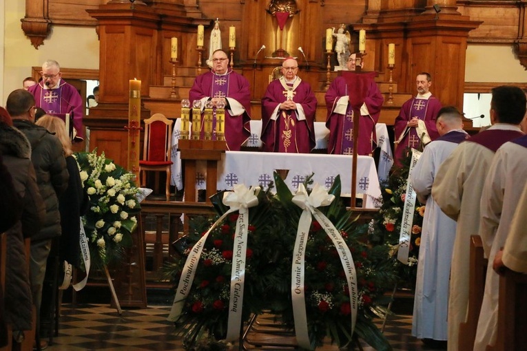 Msza św. pogrzebowa w kościele ojców kapucynów na Krakowskim Przedmieściu w Lublinie.