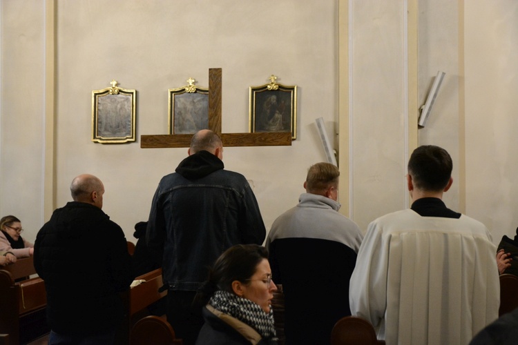 Droga Krzyżowa prowadzona przez osoby w kryzysie bezdomności