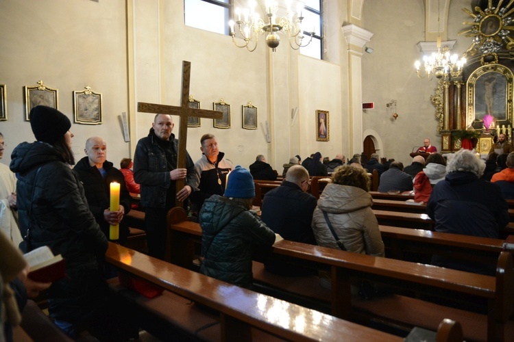 Droga Krzyżowa prowadzona przez osoby w kryzysie bezdomności