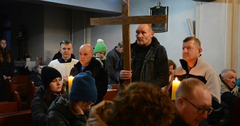 Droga Krzyżowa prowadzona przez osoby w kryzysie bezdomności