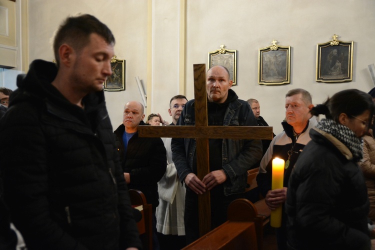 Droga Krzyżowa prowadzona przez osoby w kryzysie bezdomności
