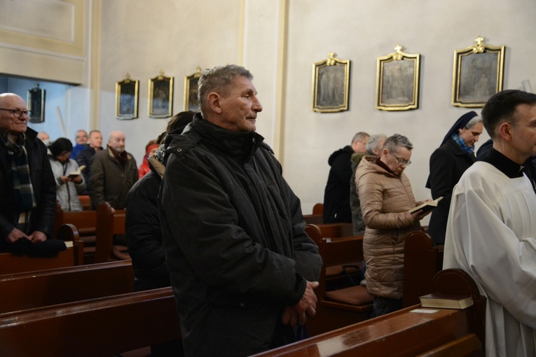 Droga Krzyżowa prowadzona przez osoby w kryzysie bezdomności