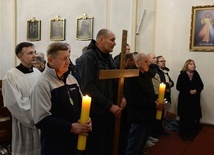 Droga Krzyżowa prowadzona przez osoby w kryzysie bezdomności