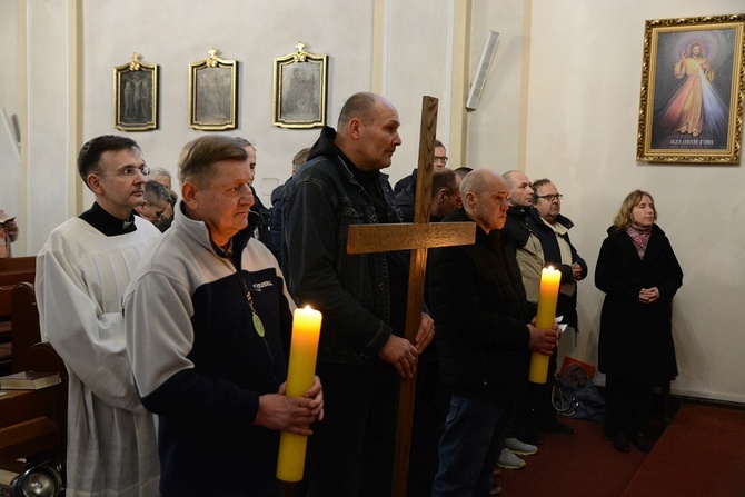 Droga Krzyżowa prowadzona przez osoby w kryzysie bezdomności