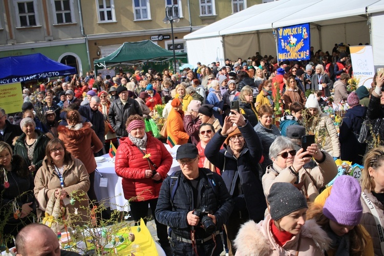 Śniadanie wielkanocne na opolskim rynku