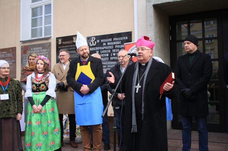 Śniadanie wielkanocne na opolskim rynku