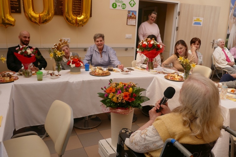 100. urodziny Marii Matuszak, mieszkanki świdnickiego ZOL-u Ojca Pio