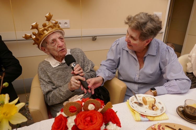 100. urodziny Marii Matuszak, mieszkanki świdnickiego ZOL-u Ojca Pio