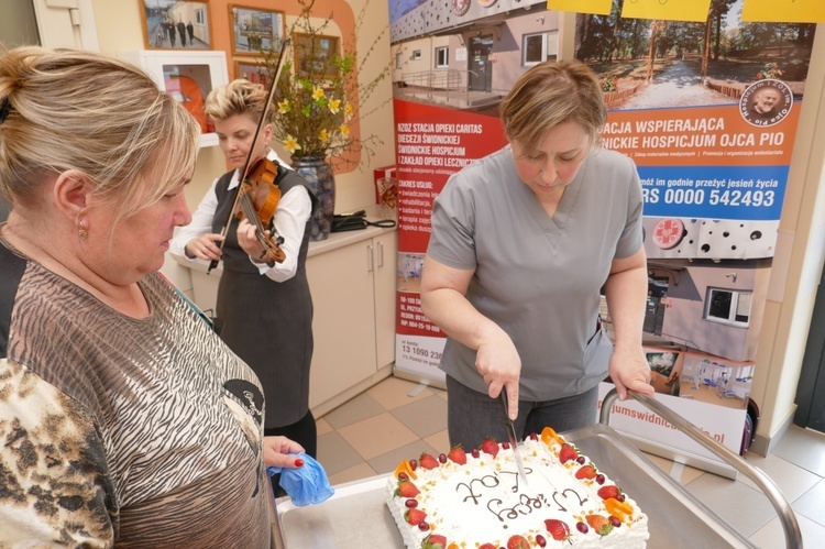 100. urodziny Marii Matuszak, mieszkanki świdnickiego ZOL-u Ojca Pio