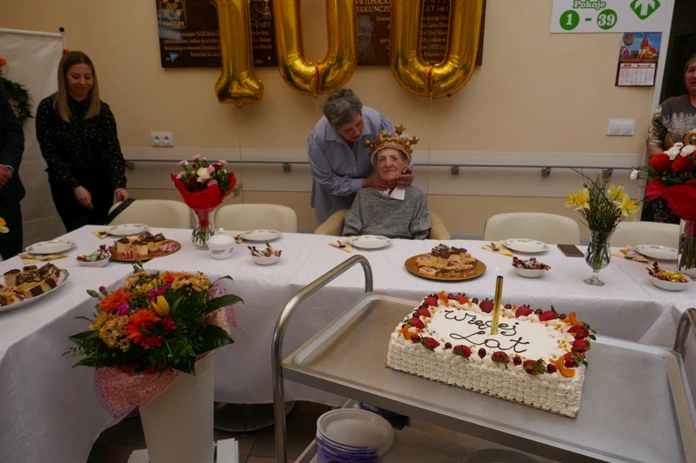 100. urodziny Marii Matuszak, mieszkanki świdnickiego ZOL-u Ojca Pio